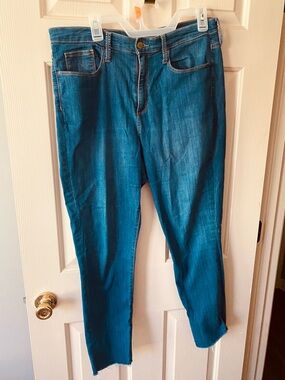 Universal Thread High-Rise Women's Jeans in Blue Wash